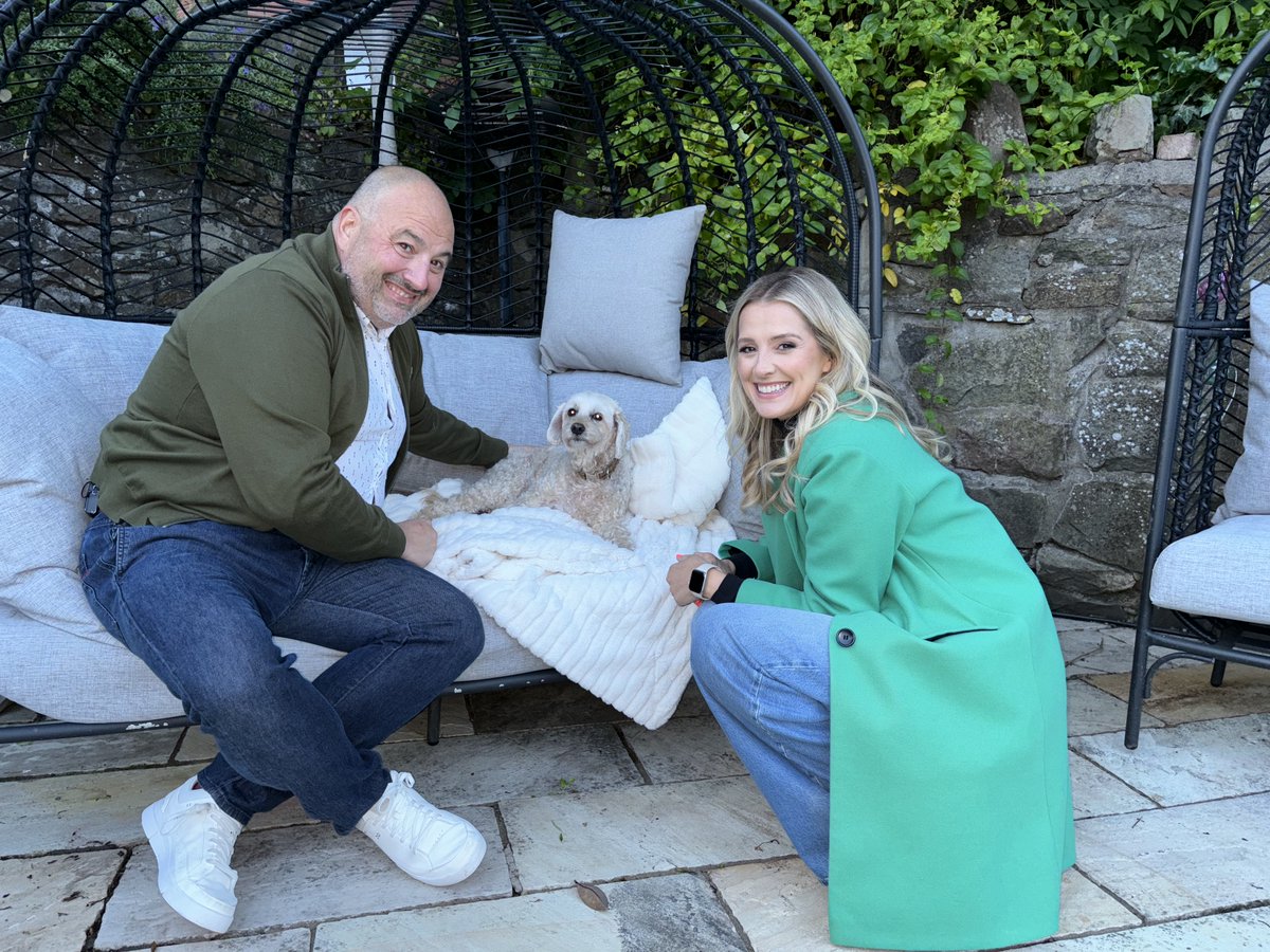 S4C 🏴 (@s4c) on Twitter photo Heno fe fydd <a href="/elinfflur/">Elin Fflur</a> yn sgwrsio dan olau'r lloer gyda'r canwr proffesiynol a seren Strictly Come Dancing eleni, yr enwog <a href="/Wynne__Evans/">Wynne Evans</a>! 🎶🕺
🌌 Sgwrs Dan y Lloer: Wynne Evans
⏰ Heno | 20:00 Heno fe fydd <a href="/elinfflur/">Elin Fflur</a> yn sgwrsio dan olau'r lloer gyda'r canwr proffesiynol a seren Strictly Come Dancing eleni, yr enwog <a href="/Wynne__Evans/">Wynne Evans</a>! 🎶🕺
🌌 Sgwrs Dan y Lloer: Wynne Evans
⏰ Heno | 20:00