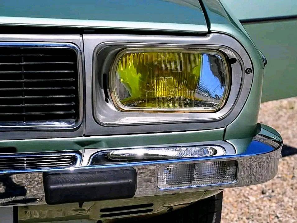 Generations7080's tweet photo. A votre avis, quelle est cette voiture ? https://t.co/9Y1sHnKODz