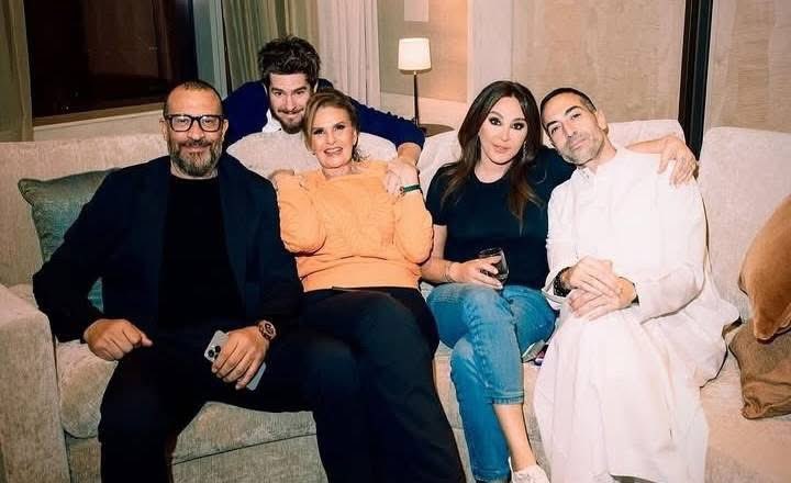 ohsnapitzeman's tweet photo. how this is not an AI 😂 ماله قالب على احمد مالك كده https://t.co/TZdRAuTbQz