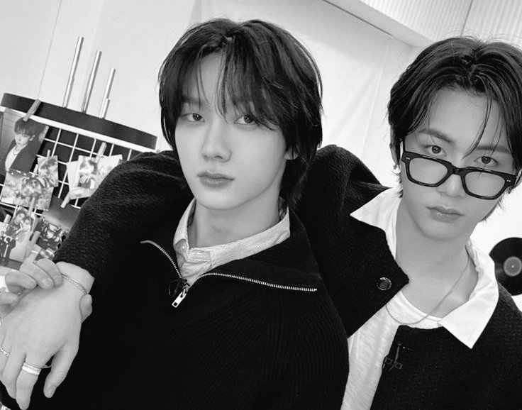 ssixxluv's tweet photo. taessung • tetsong few tweets au

–from tio sabil universe https://t.co/NWsC3LWzkZ