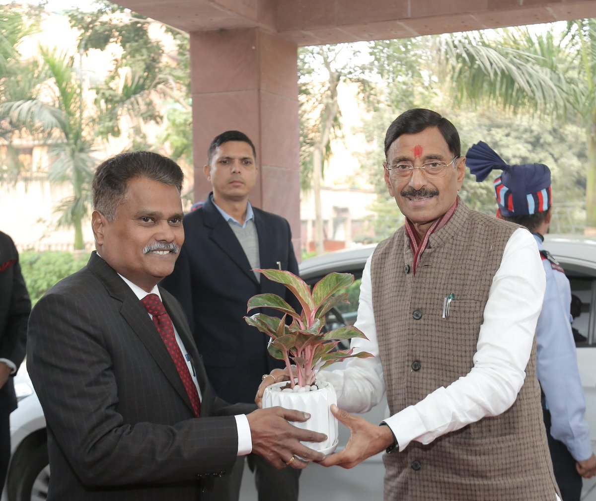 Marking a new era in digital governance, RRM Shri <a href="/SethSanjayMP/">Sanjay Seth</a> launched the freehold property mutation module on the #eChhawani portal at Defence Estates Day 2024. With 14+ citizen-centric services like property tax, lease renewal &amp; trade license, e-Cantonment redefines ease of