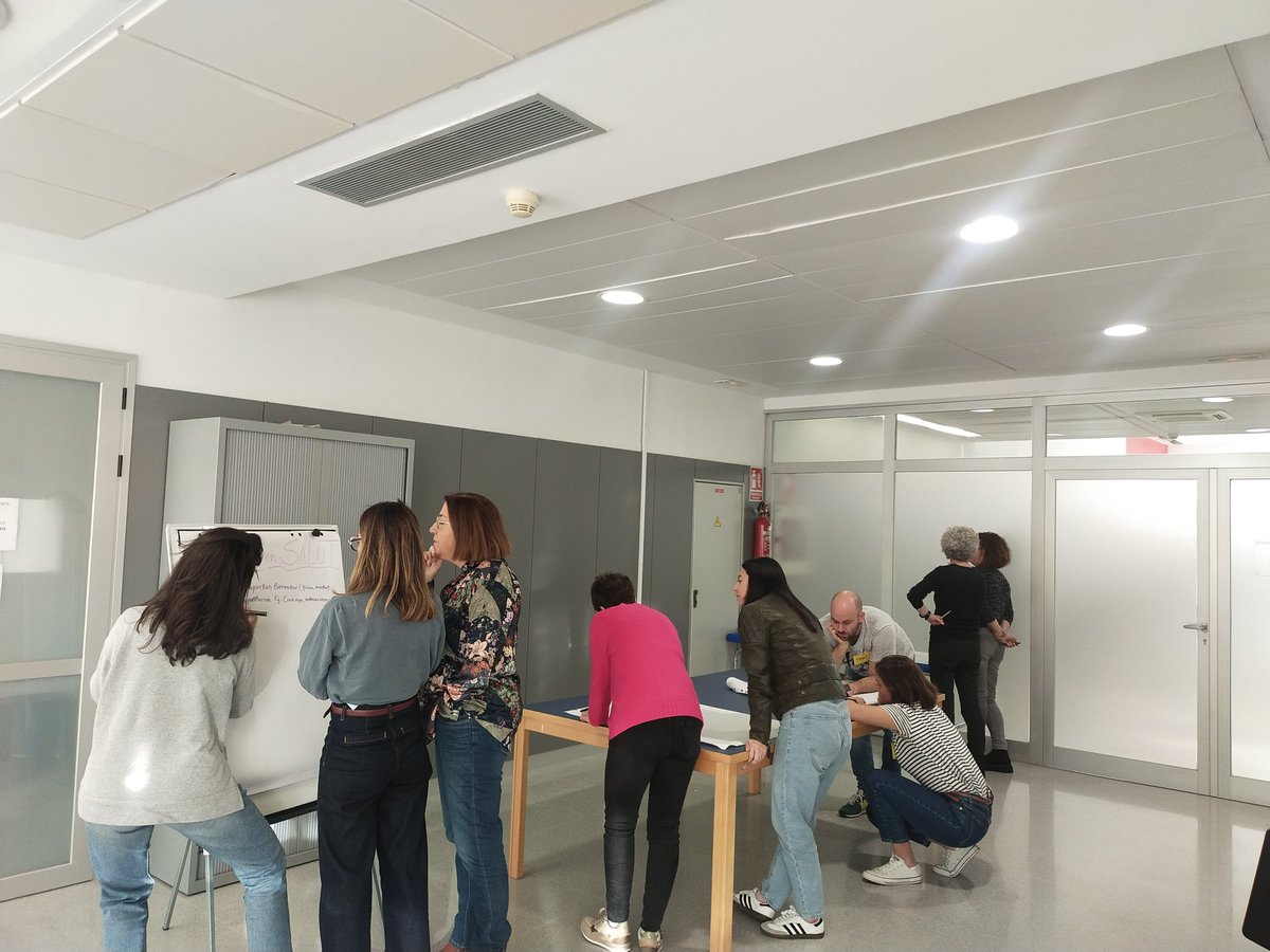 Cap a la Salut (@capalasalut) on Twitter photo Seguimos con las formaciones en Salud Comunitaria. Hoy formación de formadores en <a href="/asmen_ibsalut/">Àrea de Salut de Menorca</a>
Un equipo de profesionales multidisciplinar con ganas de impulsar los procesos de acción comunitaria en los 3 niveles
1: pasar consulta mirando a la calle
2: grupal
3: comunitaria Seguimos con las formaciones en Salud Comunitaria. Hoy formación de formadores en <a href="/asmen_ibsalut/">Àrea de Salut de Menorca</a>
Un equipo de profesionales multidisciplinar con ganas de impulsar los procesos de acción comunitaria en los 3 niveles
1: pasar consulta mirando a la calle
2: grupal
3: comunitaria