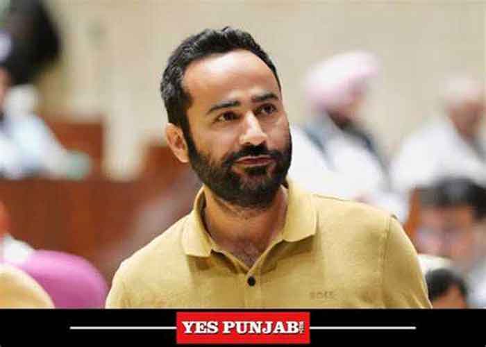 HSBawa_Official's tweet image. Meet Hayer ਨੇ Parlaiment ਵਿੱਚ ਕਿਸਾਨਾਂ ਦਾ ਮੁੱਦਾ ਉਠਾਇਆ, Modi Govt ‘ਤੇ ਵਾਅਦਿਆਂ ਤੋਂ ਮੁੱਕਰਨ ਦਾ ਦੋਸ਼ ਲਾਇਆ  yespunjab.com/punjabi/?p=140…

#FarmersRights #MSPGuarantee #Sangrur #MP #AAP #MeetHayer #FarmersProtests #Modi #FarmerWelfare #PunjabFarmers #JagjitSinghDallewal #KhanauriBorder
