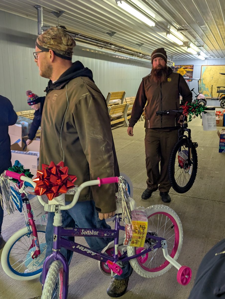 UDMO_CAA's tweet photo. This Sunday Christmas gifts from the Community Christmas Program were delivered to families in Clay County!  Thank you Daily Reporter, UPS, and Spencer Fire Department for another successful year! https://t.co/J1iagJSQNd