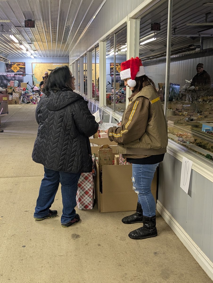 UDMO_CAA's tweet photo. This Sunday Christmas gifts from the Community Christmas Program were delivered to families in Clay County!  Thank you Daily Reporter, UPS, and Spencer Fire Department for another successful year! https://t.co/J1iagJSQNd