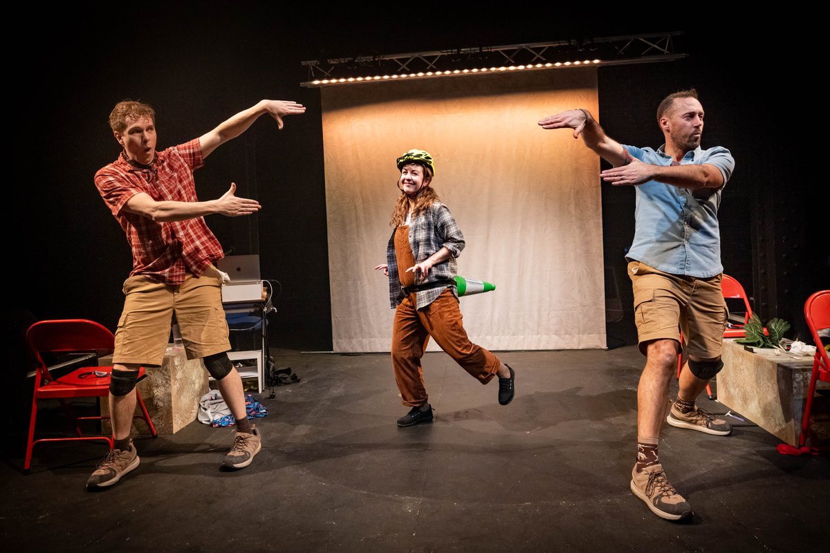 FairyPowered's tweet photo. #REVIEW
#4* from Claire Roderick for Hold on to your Butts at Arcola, London
“IThis playful prehistoric parody is a delight”
https://t.co/jQXUBvp03q
#holdontoyourbutts #RecentCutbacks #arcola #london #fairypoweredproductions https://t.co/T7Dg9BV8dU