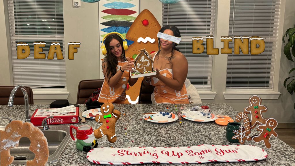 _noxidaimaz's tweet photo. Vlogmas Day 2: Blind &amp; Deaf Gingerbread Challenge! Go watch! https://t.co/D5mKQgeNZS