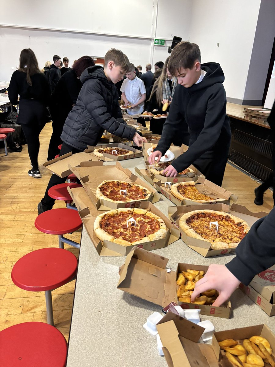 BathgateARK's tweet image. Our first reward event of the week took place this afternoon! Our top 100 merit winners came to a pizza party! They enjoyed their food whilst watching Home Alone. Thanks again to @pizzahutuk Bathgate for their ongoing support of our reward scheme! #partnerships @BathAcadNews