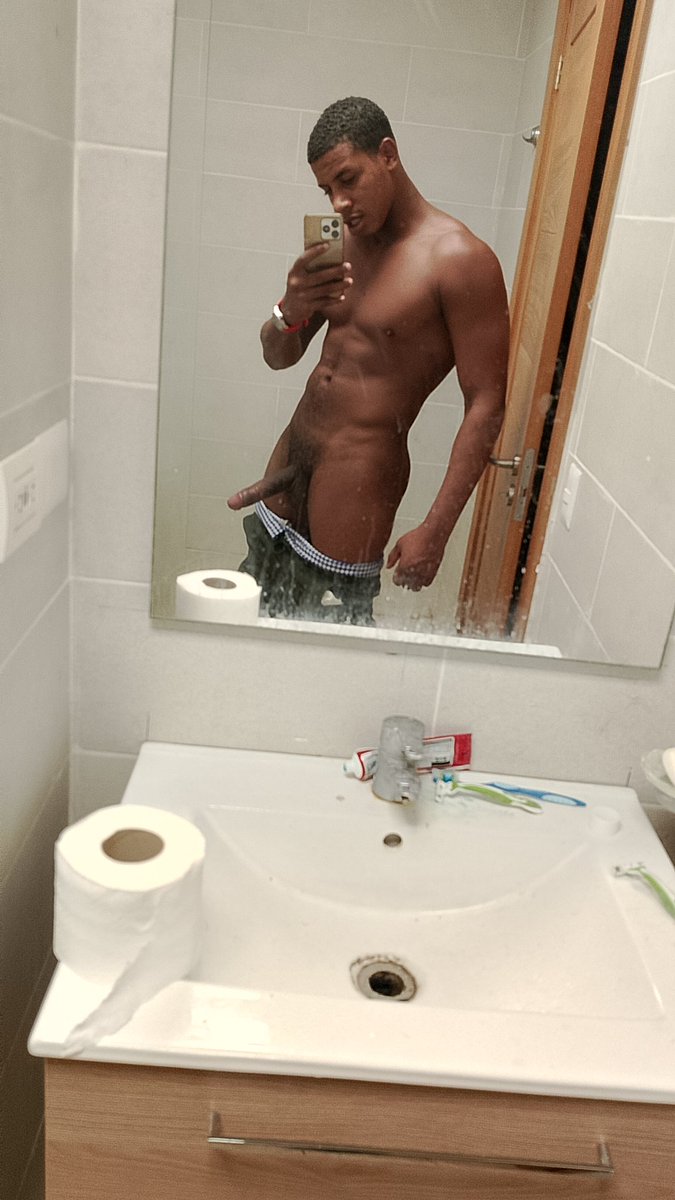 LuisAlcant22's tweet photo. Buenos día mi amores quien se pega de esta manguera 🤤👺 https://t.co/kiJtrmIfKg