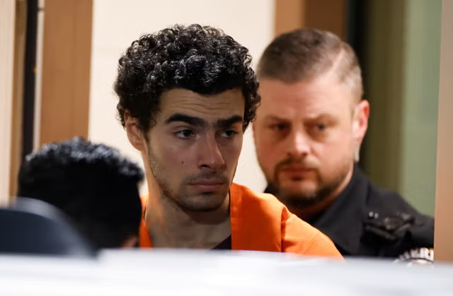 🚨Kathleen Mangione informed the FBI one day before her son Luigi Mangione, 26, was arrested for the murder of UnitedHealthcare CEO Brian Thompson.
Mangione, detained in Altoona, PA, faces second-degree murder charges in New York and gun charges in Pennsylvania.