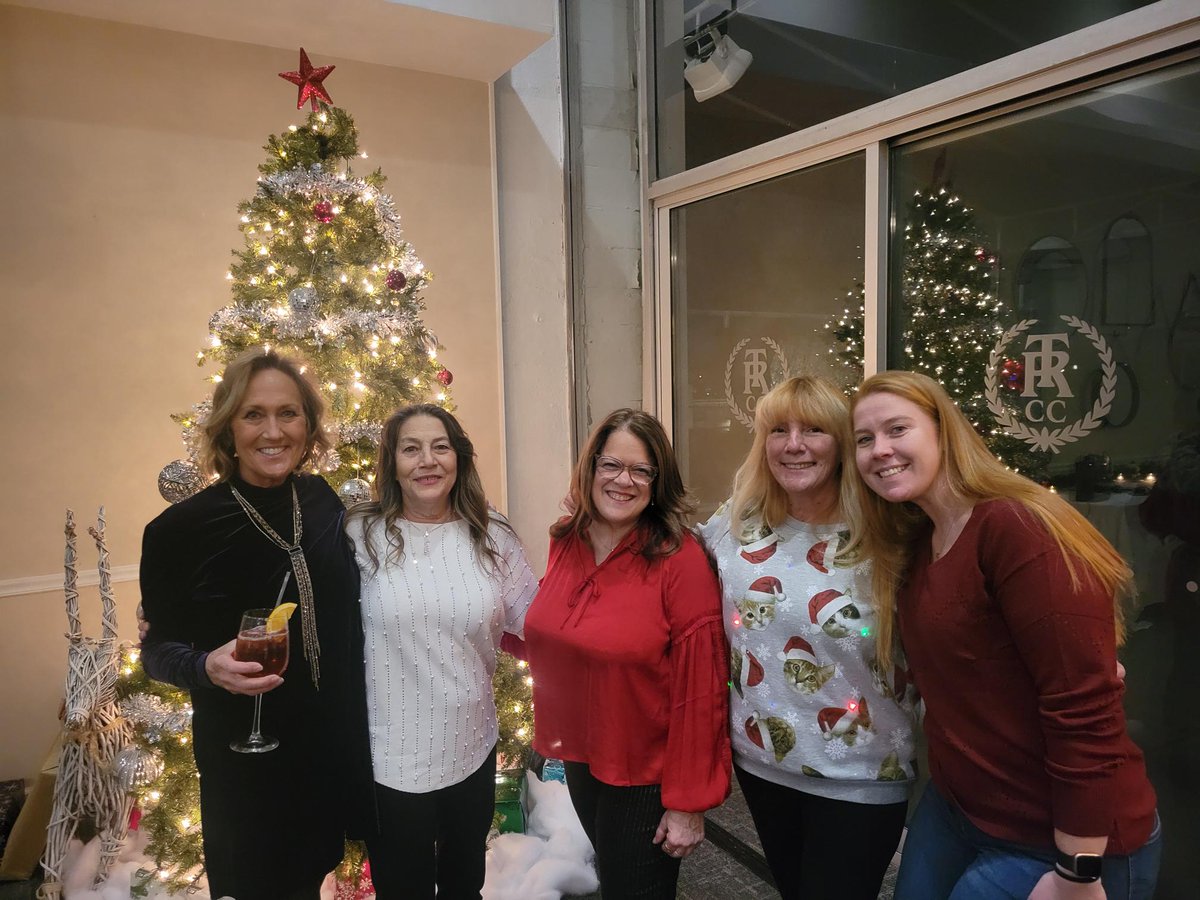 CLDDGP's tweet photo. We thoroughly enjoyed indulging in food, drinks, and laughter at the annual CLDDS Holiday Party! Gathering outside of the office is always a delightful opportunity to truly bond with one another. Wishing everyone a safe and joyful holiday season from our work family to yours! https://t.co/tF86XuT6El