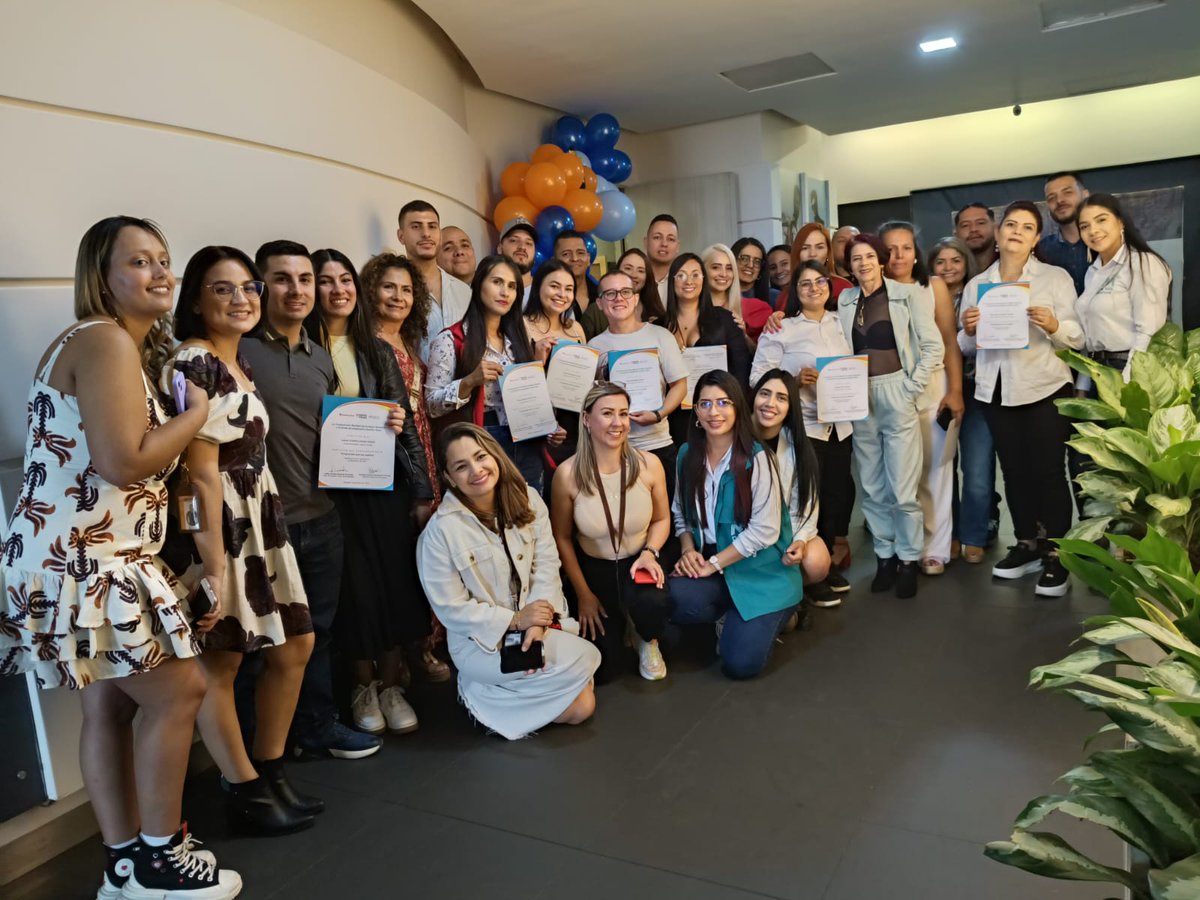 #Proyectos | Realizamos la certificación del proyecto: Emprender por tus sueños, una iniciativa del Fondo de Empleados de Cueros Vélez y acompañada por De Mis Manos donde apoyamos el fortalecimiento de emprendimientos.

¡Felicidades!