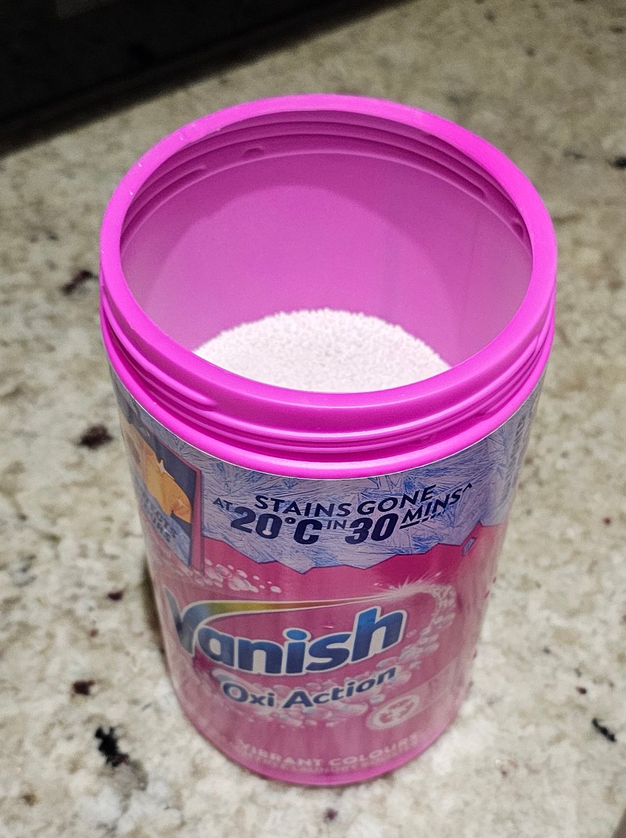 TonyRobinson's tweet photo. #Vanish by name, vanish by nature.  Just opened this tub to a disappointing level of contents @ThisIsReckitt https://t.co/dMLgkZAUhP