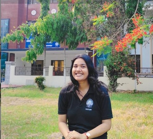 bonti_19's tweet photo. Last days of uni life. Thank you, Gauhati University❤️ for two wonderful years filled with unforgettable memories that I’ll cherish forever. ❤️ https://t.co/6GvZkSW2yL