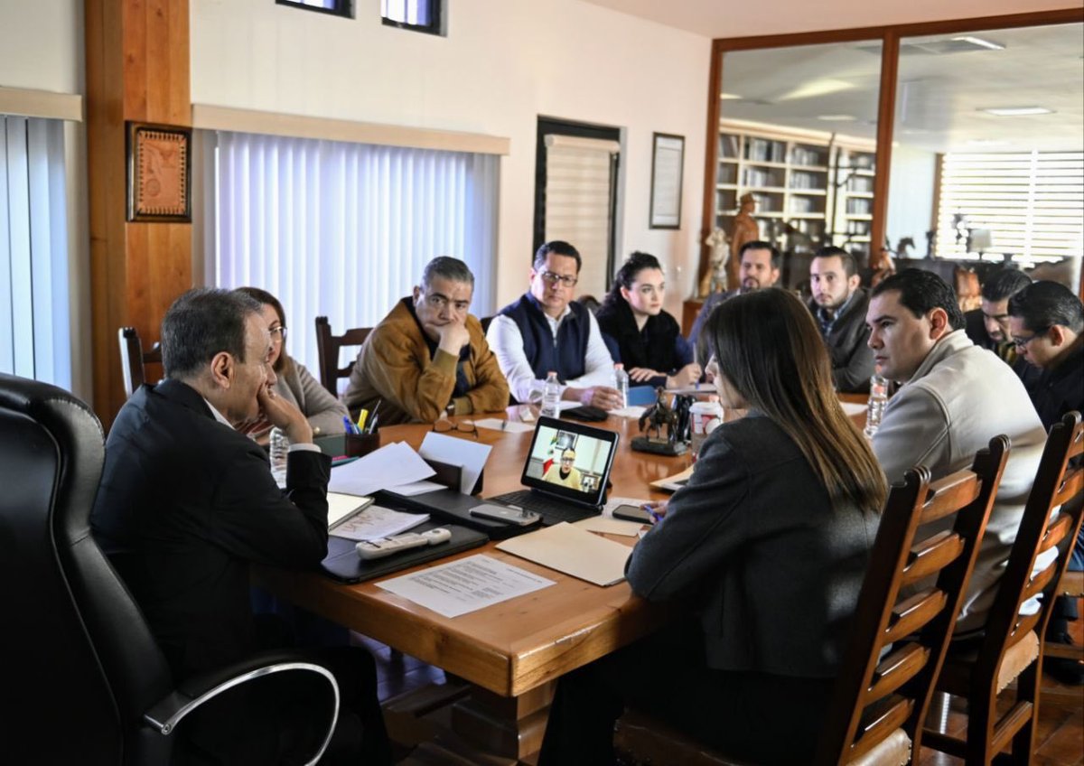 AlfonsoDurazo's tweet photo. Seguimos trabajando en conjunto con el gobierno federal para garantizar una atención humanitaria en el tema de movilidad.

Fue un gusto participar en una productiva videoconferencia con mi queridísima secretaria de Gobernación (@SEGOB_mx), @rosaicela_. https://t.co/XmspYtudFe