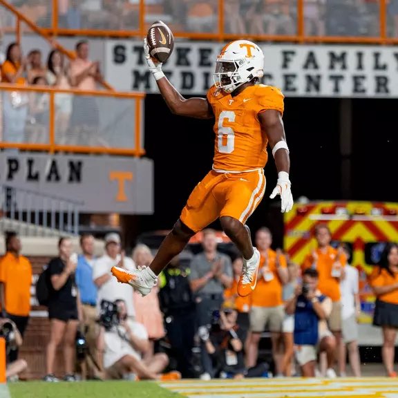 ryleerobinsontv's tweet image. Two Tennessee Vols rack up AP All-American honors.
2nd team Defense- CB Jermod McCoy
3rd team Offense- RB Dylan Sampson
#Vols