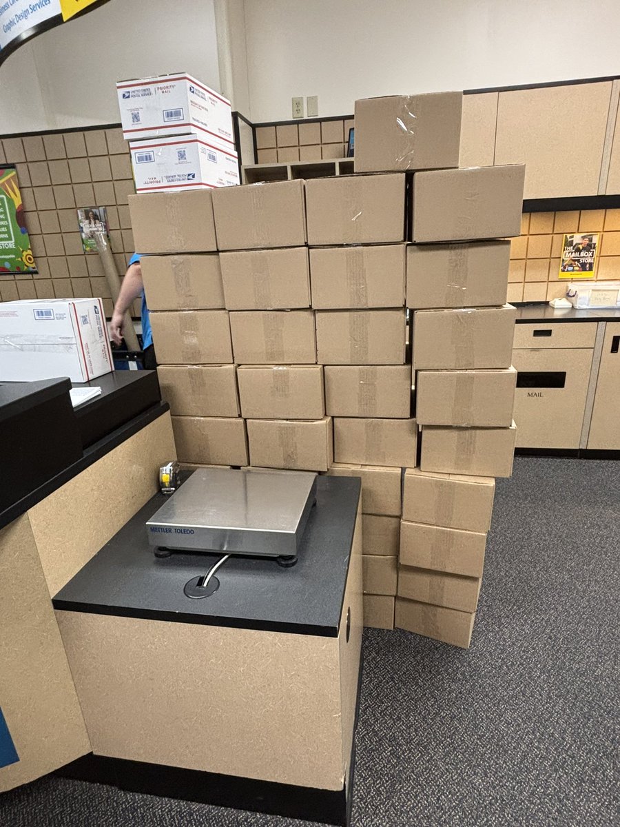 SmartSourceFBA's tweet image. Been working my butt off and this only motivates me to work harder. 

Over 100k in sales in the last 30 days!!

@missmattijean @TheInsAsin @flips4miles @fieldsofprofit @Boxem