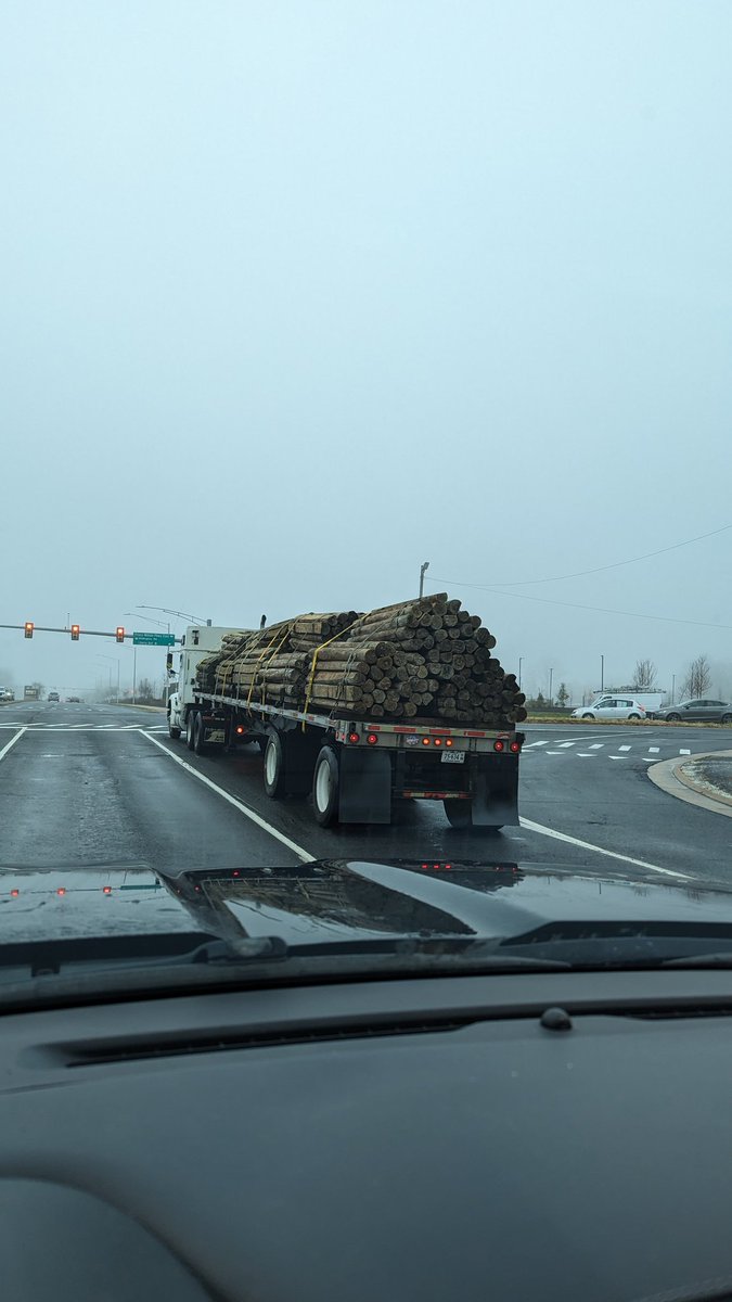 SypsG's tweet photo. @GenX Even at a red light, still frickin' terrifying! #FinalDestination https://t.co/eONNeHTjq1