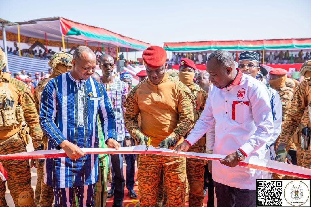 AESinfos's tweet image. #AESinfo | #BurkinaFaso 🇧🇫
🔴 Le Président Traoré inaugure une deuxième usine de transformation de tomates, symbole de l'essor économique par l'actionnariat populaire
Après avoir inauguré l'usine de transformation de tomate de Bobo-Dioulasso le 30 novembre dernier, le Capitaine…