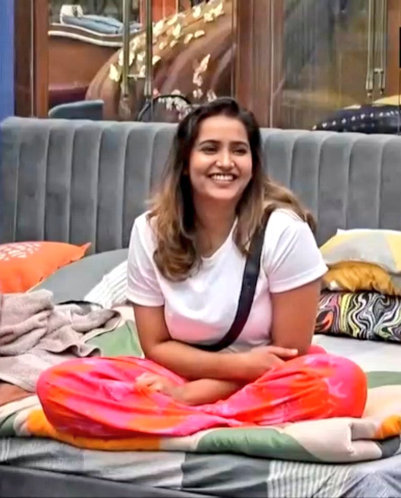 Whom do you support?

#Soundariya :- Like❤️
#Jacqueline :- Retweet 🔁

#BiggBossTamil8 #BiggBoss8TamilSeason #biggbosstamil #BiggBossTamil
