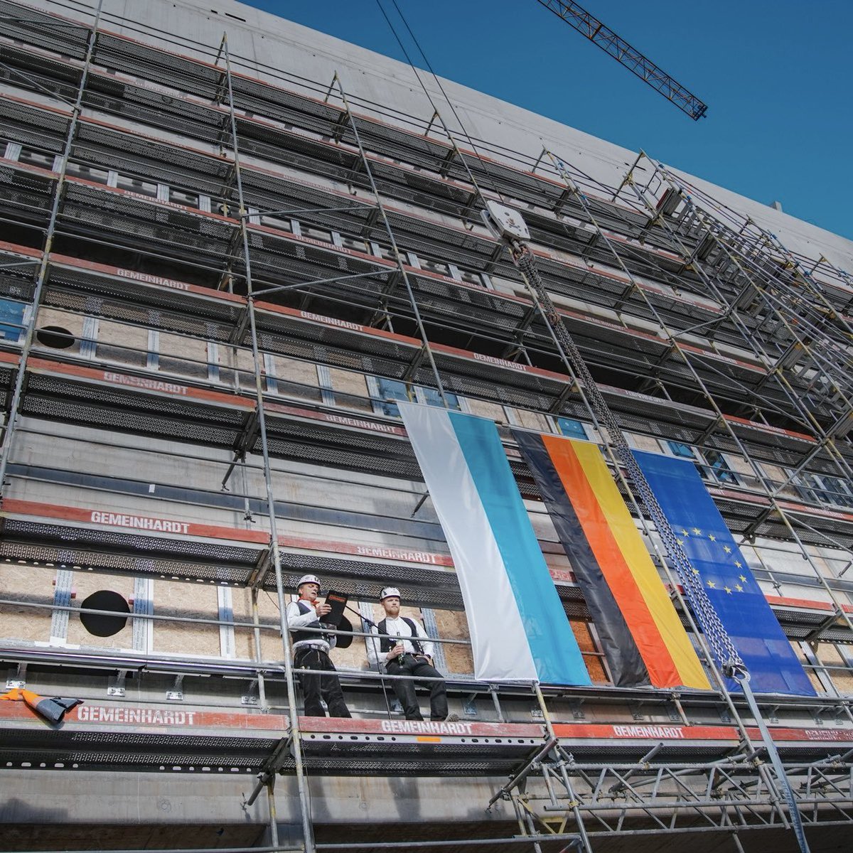 StMWK_Bayern's tweet photo. Vorhang auf für das neue #Proben- und #Werkstattzentrum 🎭: Das #Staatsschauspiel erhält einen neuen Platz für Probenschweiß, Kostümpremieren und #Ensemble-Feeling. Die #Bauphase des Gebäudes ist abgeschlossen und schafft beste Bedingungen für die Arbeit hinter den Kulissen. 🤩 https://t.co/XJzH9JY6Xx