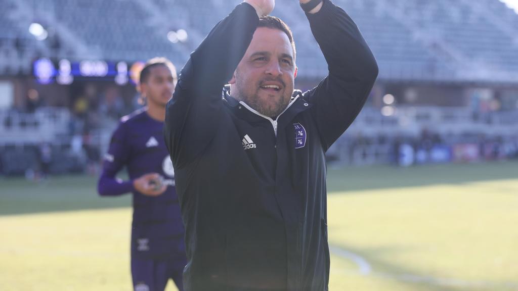 USLChampionship's tweet image. The longest tenured Head Coach in club history is staying put 😤

@loucityfc has signed @Dannycruz5 to a multi-year extension 📝

➡️ bit.ly/3ZH3FGG