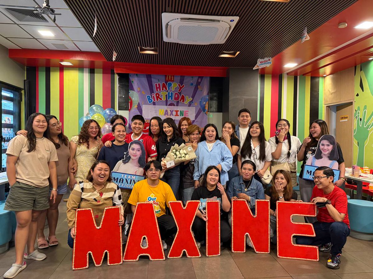 TeamMaxine247_'s tweet photo. Maxine's First Ever Meet and Greet [122524].

Thankyou Berries! We love you BERRY MAX!🍓✨ https://t.co/FvOBwBFrVh
