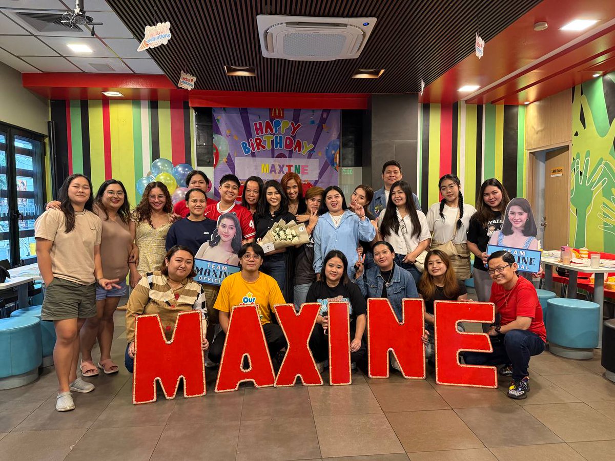 TeamMaxine247_'s tweet photo. Maxine's First Ever Meet and Greet [122524].

Thankyou Berries! We love you BERRY MAX!🍓✨ https://t.co/FvOBwBFrVh