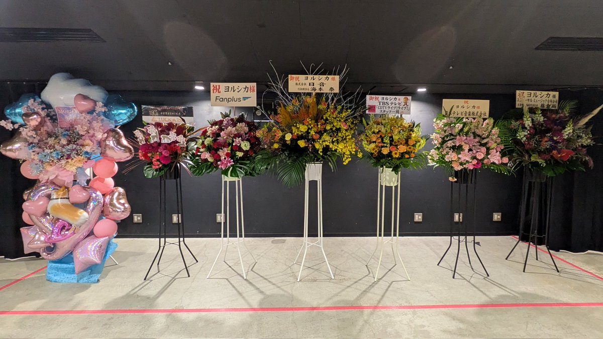 Night_Journey46's tweet image. 2024.12.14-12.15 @ぴあアリーナMM
ヨルシカ LIVE TOUR 2024「前世」
ライブパートの声出し・拍手・クラップ等が可能になったことで、ただ君に晴れや忘れてくださいのクラップをみんなで行ったりと「演者と一緒にライブを作り上げる」感覚をヨルシカのライブで味わうことができとても嬉しかったです!