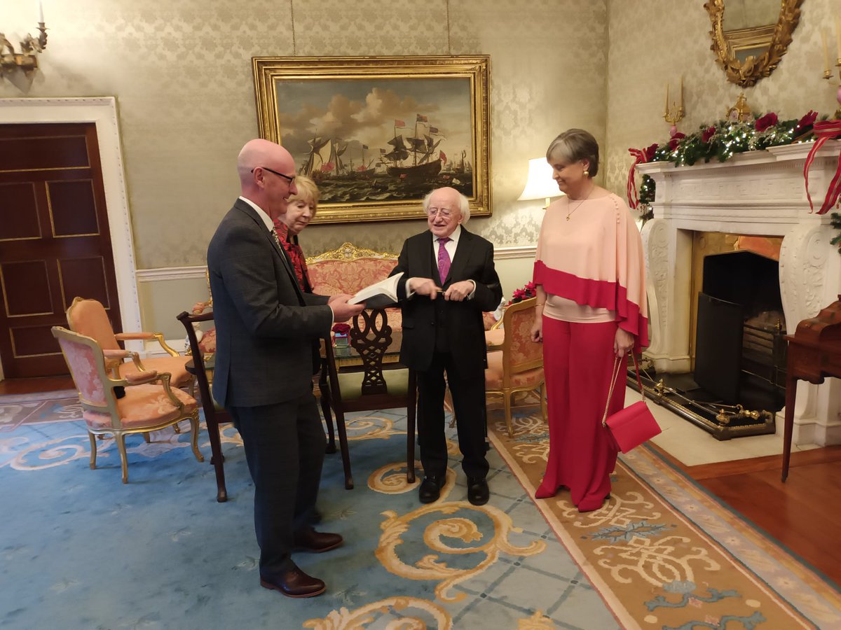 Delighted to see Series Editor Eamon Maher able to present President Michael D. Higgins with a signed copy of 'Getting the Words Right, a Festschrift in Honour of Eamon Maher', at Áras an Uachtaráin last week. 

Discover the book yourself here: ow.ly/Oeys50UrOjV