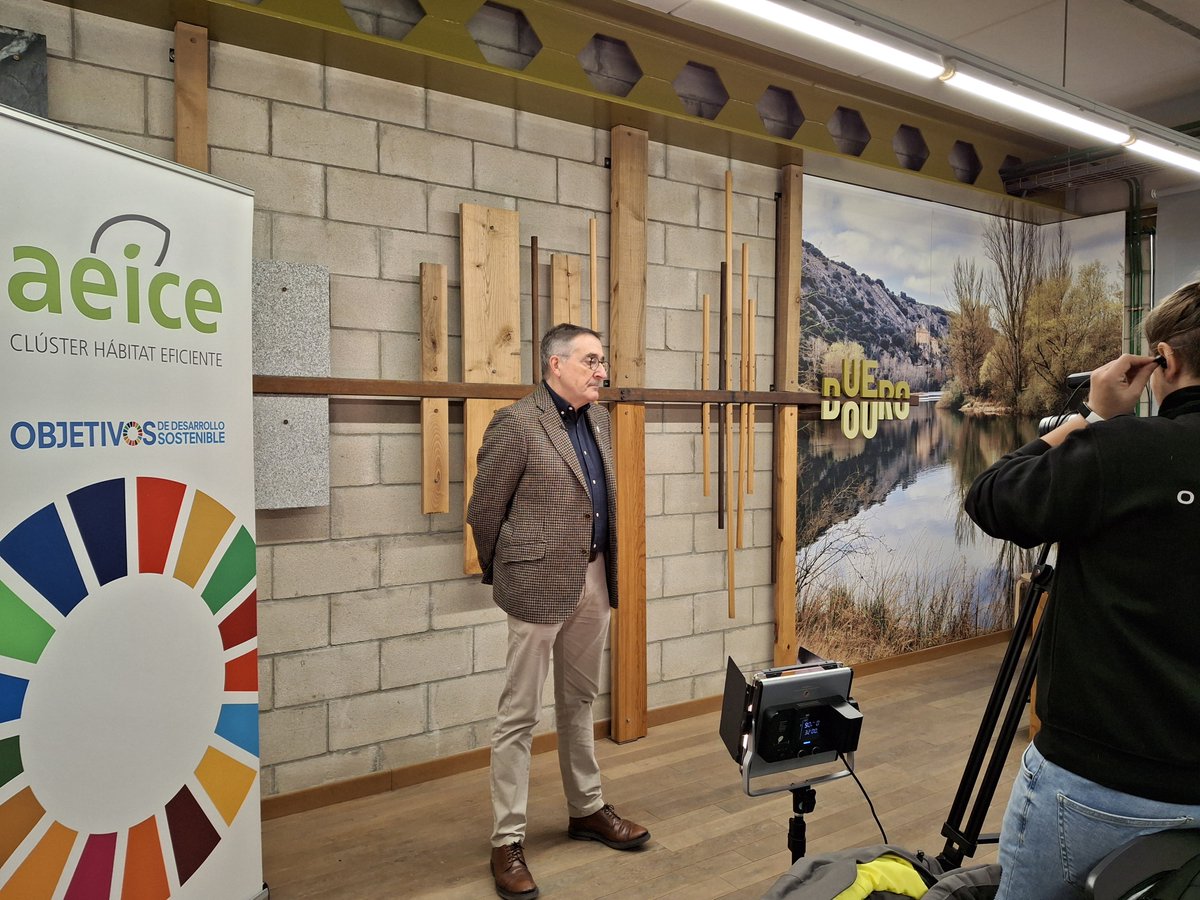 ClusterAeice's tweet photo. 📹 ¡Hoy en AEICE Clúster de Hábitat Eficiente recibimos a los medios!
Enrique Cobreros, director de @ClusterAeice ha realizado una breve entrevista para @Rtvcyl , con motivo de un reportaje sobre la estrategia de Valladolid como #CiudadMisión. https://t.co/1XSx9Hx34F