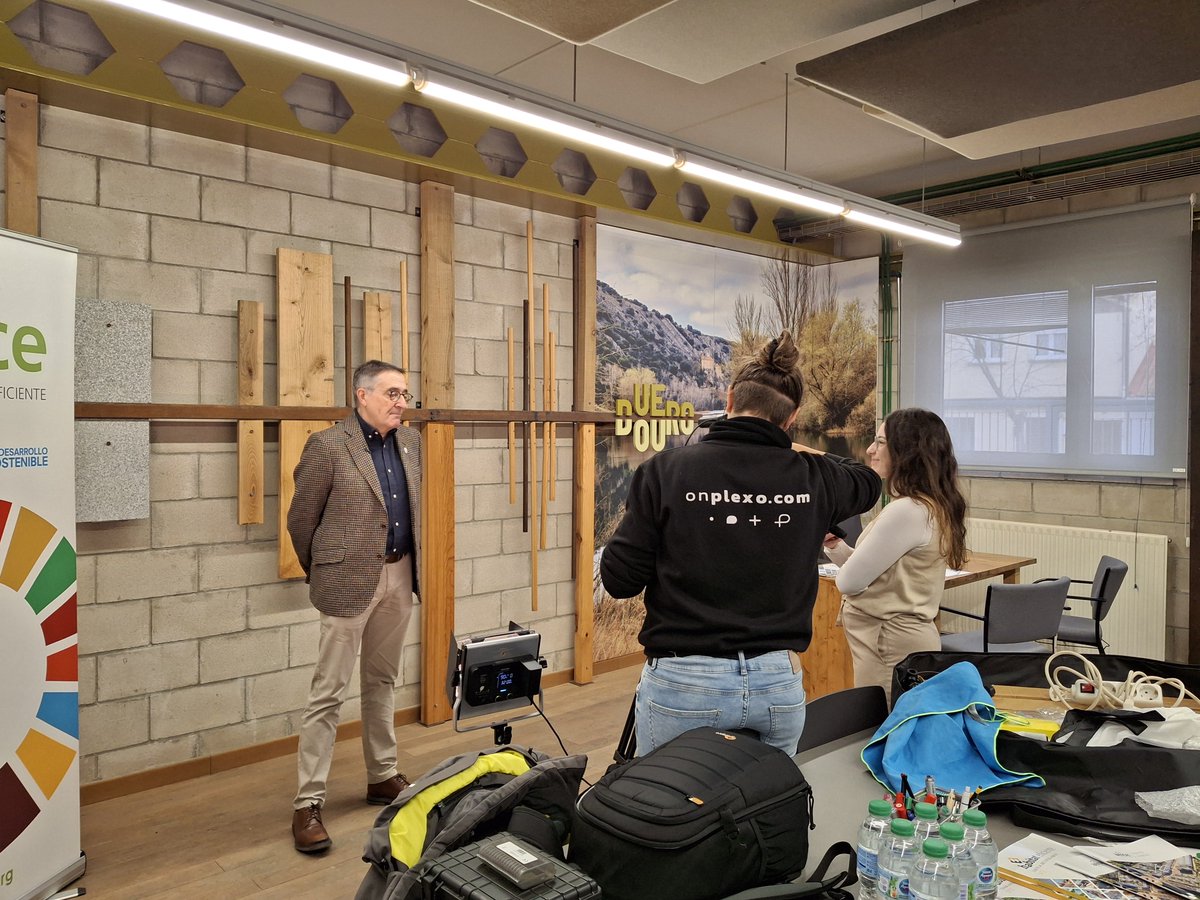 ClusterAeice's tweet photo. 📹 ¡Hoy en AEICE Clúster de Hábitat Eficiente recibimos a los medios!
Enrique Cobreros, director de @ClusterAeice ha realizado una breve entrevista para @Rtvcyl , con motivo de un reportaje sobre la estrategia de Valladolid como #CiudadMisión. https://t.co/1XSx9Hx34F