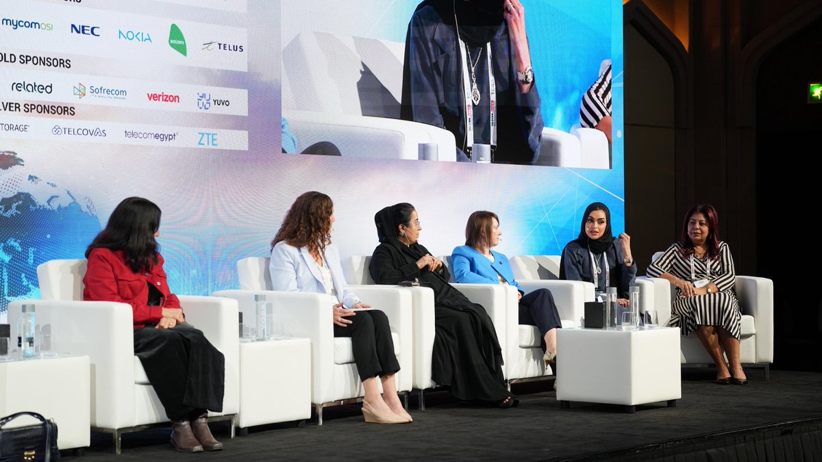 tdrauae's tweet photo. 📡 TDRA at the Telecom Review Leaders' Summit

Eng.   Nada Al Fardan shone in the WOMEN IN ICT panel, highlighting the vital role of women in the ICT sector.
An inspiring discussion on empowering female talent and fostering equality in the tech industry! 👩‍💻✨

#TelecomReview #WomenInICT #Empowerment #Technology