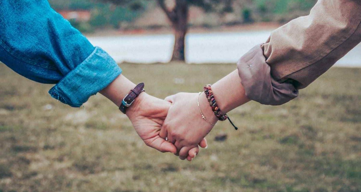 oopsvegan's tweet photo. 💚 Is your husband all about protecting our planet? Finding the perfect #vegangift for an eco-warrior can be a challenge, but don’t stress! We've put together a list of the top 9 sustainable and #ecofriendlygifts that he’ll love! 🌱🎁 https://t.co/lgHJhmWGK0 https://t.co/GNqxnX3A8Z
