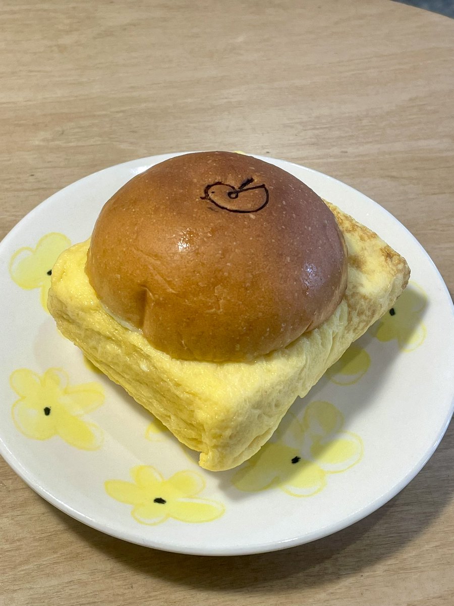sandwicharchive's tweet photo. 연남동 에프이에이티, 에그오믈렛 샌드위치. 

빵과 오믈렛이 아주 촉촉하고 부들부들해서 입 안에서 녹는다.
오믈렛의 간도 적당하고 고소하면서 담백했다. https://t.co/sd9PhPYzWQ