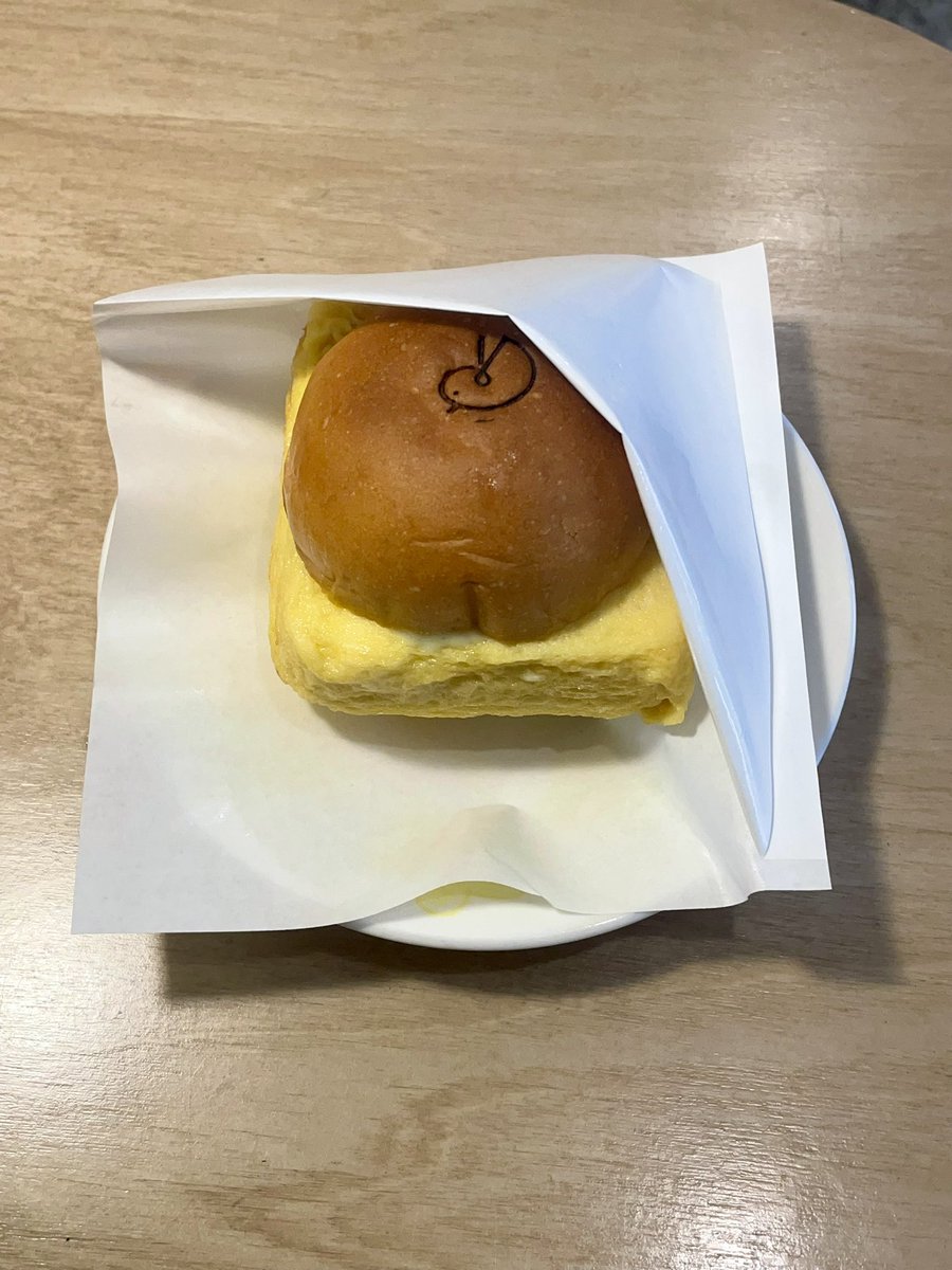 sandwicharchive's tweet photo. 연남동 에프이에이티, 에그오믈렛 샌드위치. 

빵과 오믈렛이 아주 촉촉하고 부들부들해서 입 안에서 녹는다.
오믈렛의 간도 적당하고 고소하면서 담백했다. https://t.co/sd9PhPYzWQ