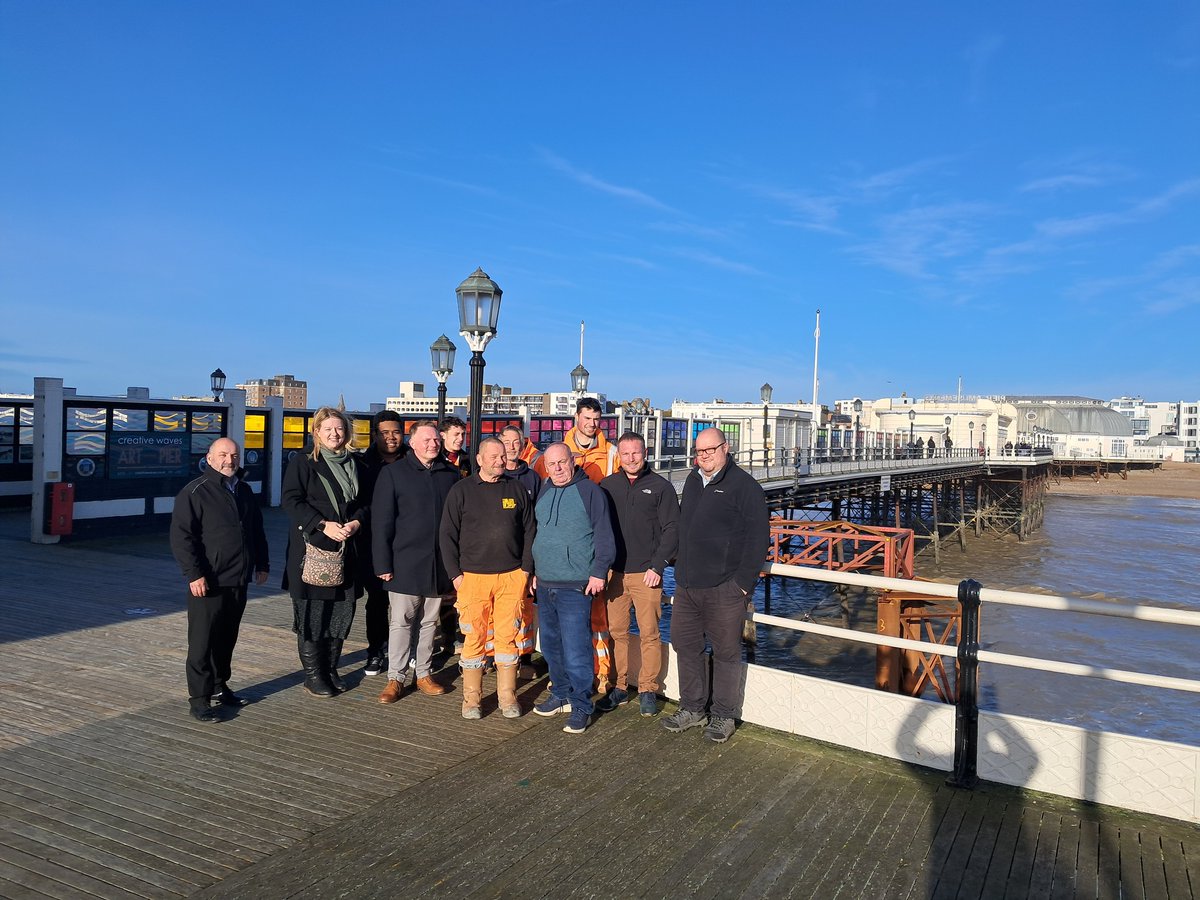 WorthingHeat's tweet photo. Worthing Heat Network sponsors breakfast for workers restoring Worthing Pier.
Hemiko sponsored a breakfast for the crew repairing Worthing Pier after the recent storms. 
Thanks to @adurandworthing  Council for arranging the breakfast and to Perch on Worthing Pier for hosting. https://t.co/dpVuhVaGpe