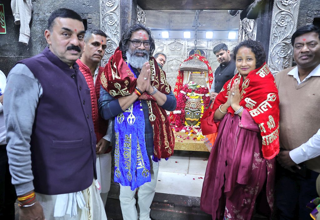 धर्मपत्नी के साथ महकाल के दरबार में झारखण्ड सीएम सोरेन 