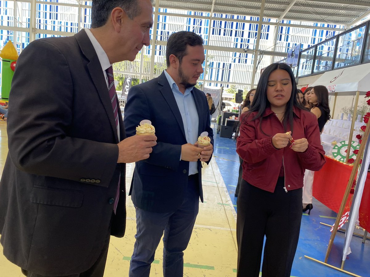 imjuvi's tweet photo. ¡El corazón de Irapuato late fuerte con el emprendimiento! Ver a 35 a los jóvenes del Instituto Irapuatocompartir sus ideas y proyectos nos llena de orgullo. ✨❤️

#ConPasoFirme #AquíEsIrapuato https://t.co/U1xACTf5BG