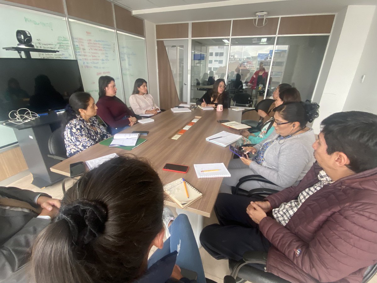 CotopaxiCJ's tweet photo. #AHORA | La Directora de @CotopaxiCJ, @MaBeBedon mantiene una reunión de trabajo con el personal administrativo, para programar las acciones a realizarse en las próximas semanas, en búsqueda de brindar un mejor servicio de justicia. https://t.co/h6QxZwODIV