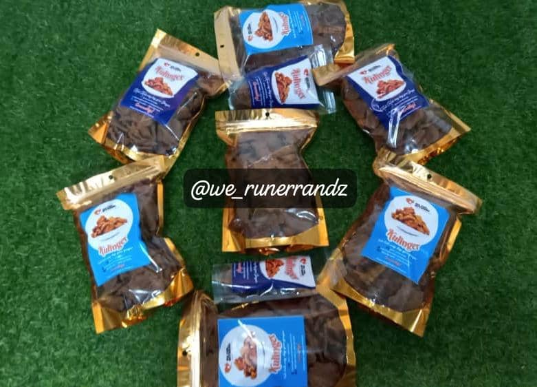 ounjeamuludun's tweet photo. Even if you don't eat Kuli-kuli, somebody close to you must love it. It's the Naija way. 

That's why JFK Kulinger and Errand Services @we_runerrandz has brought You KULINGER. Don't snooze on the snack that'll give you beta ginger on a daily. 

@_DammyB_ 
@Jomilojju 
@DONJAZZY https://t.co/t9gXJku2NT
