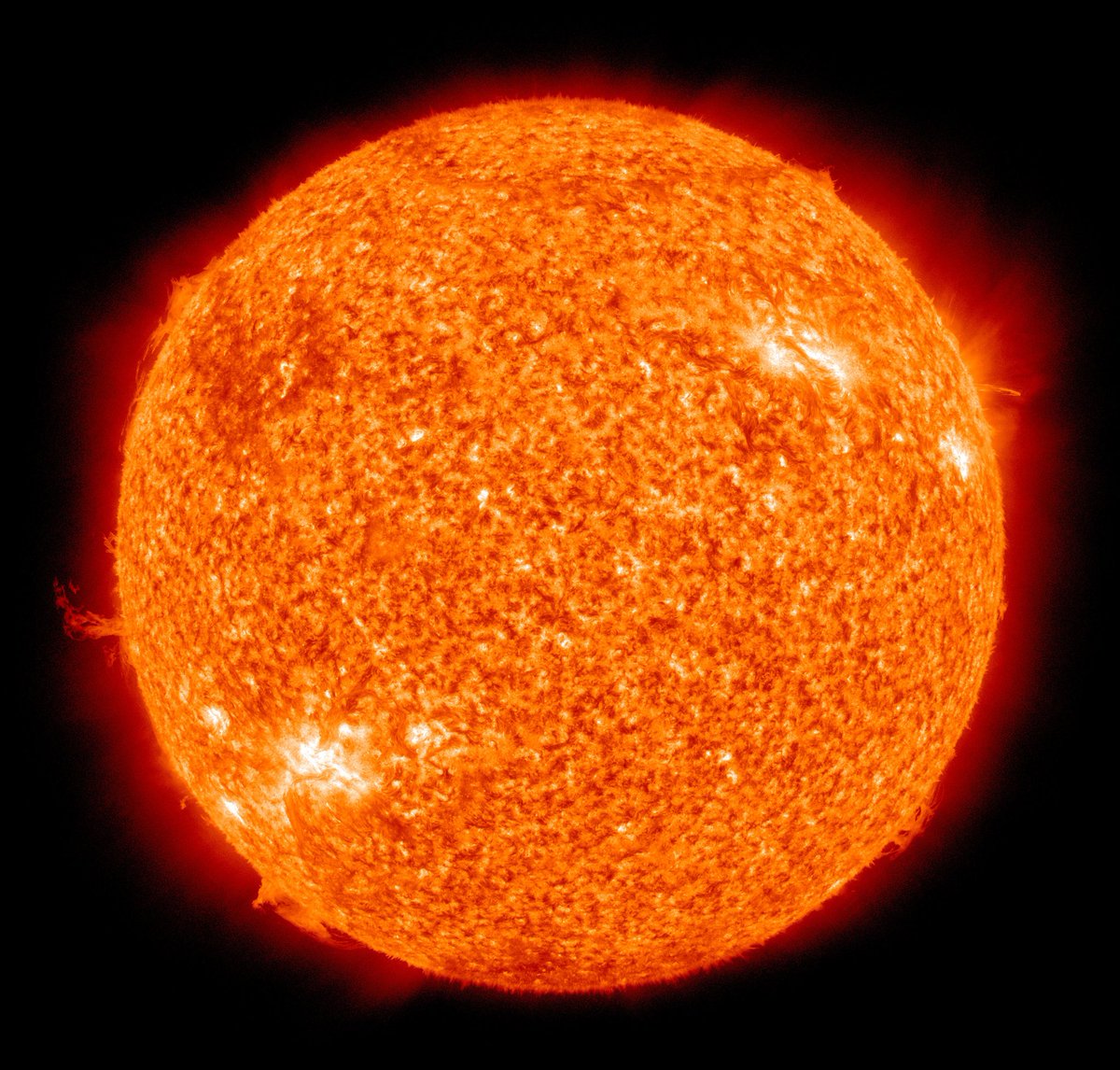 Astroviar's tweet photo. Güneş'in çekirdeğinde saniyede 4 milyon ton hidrojen helyuma dönüşür. Ancak bu kayıp, Güneş' in toplam kütlesine kıyasla o kadar küçüktür ki, bu süreç milyarlarca yıl  boyunca devam edebilir.

#uzay #evren #space #universe https://t.co/TdKd7iXc26