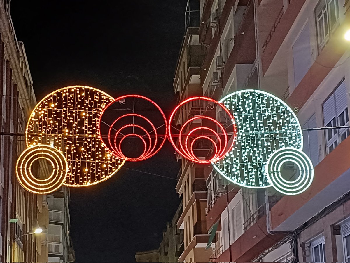 Nadal matemático: secantes, tanxentes exteriores e interiores, concéntricas...
Alguén da mais???