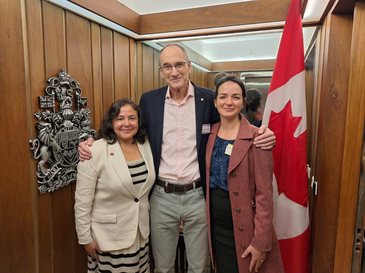 CanEmbUruguay's tweet photo. Celebrando a los investigadores bioquímicos que ayudan a transformar vidas con la visita del Dr. Walter Herzog del Laboratorio de Rendimiento Humano de @UCalgary.

Promoviendo el intercambio de conocimientos y la colaboración en ciencia y desarrollo humano.

#3DAHM #Ciencia https://t.co/2nw35MDREE