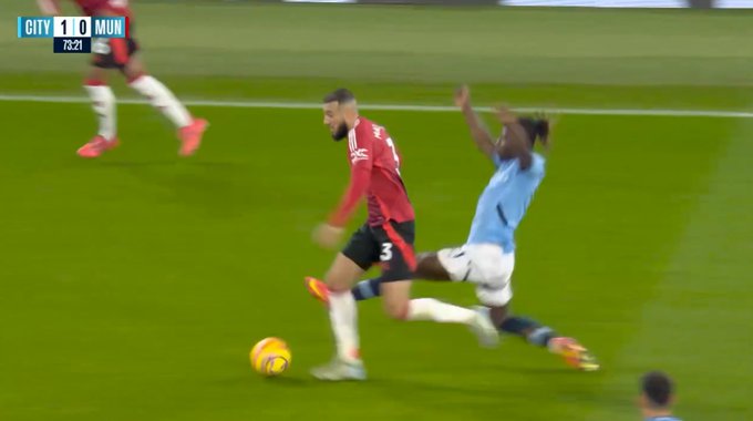 Image in tweet by Sky Blue Times
