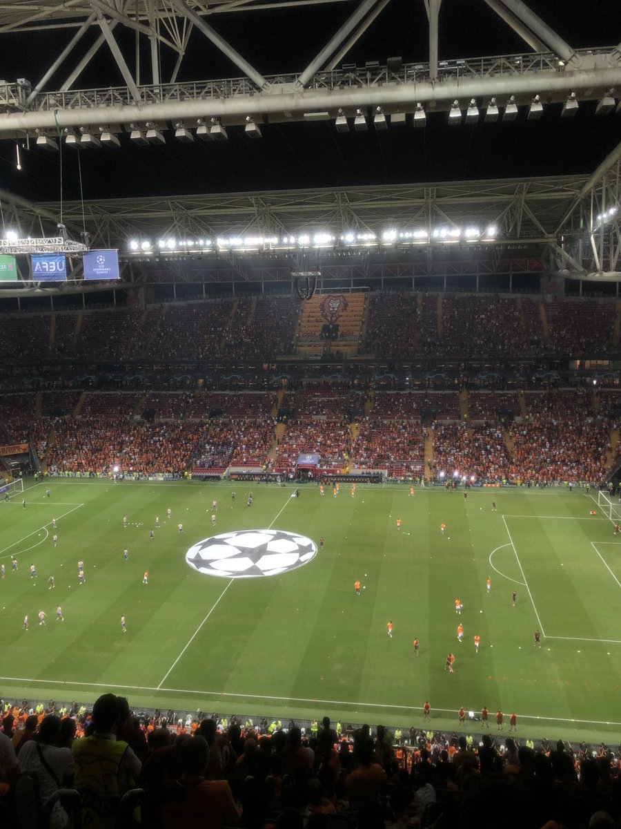 Burakalemun1's tweet photo. Galatasarayımızı bu akşamda yalnız bırakmayacağız bu zorlu derbide stadda yerimizi aldık! #Cimbombom #SenÇağırYeter #HamsiTava #KaradenizÇikolatası #Çay https://t.co/p5Tvp0dB1e