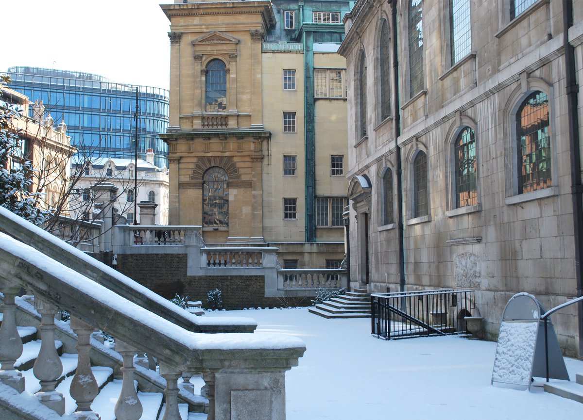As Christmas draws near all of us at Holborn Venues wish you a very merry Christmas and a happy New Year. 

To get you in the mood, here are some beautiful pictures of St Andrew Holborn in the snow from a few years ago.