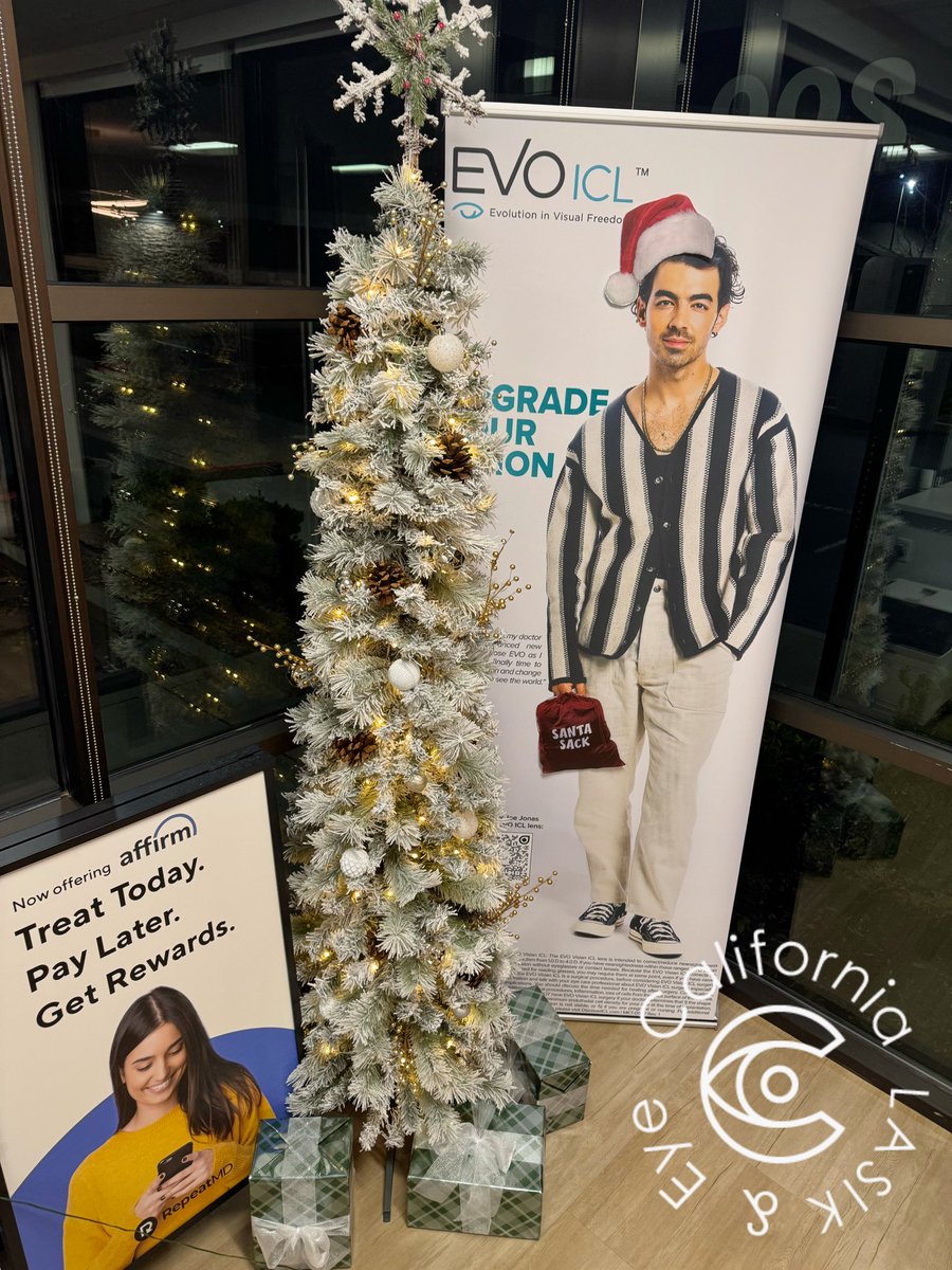 DrBradBarnett's tweet image. Ho Ho Ho, Joe says EVO ICL Fo Sho!  This holiday season don’t let high myopia stand in your way. The EVO ICL provides a safe, rapid and reversible refractive correction of even the highest myopes. Never a better time to Getoutofglasses.com #lasik #evo #evoicl #jonasbrothers