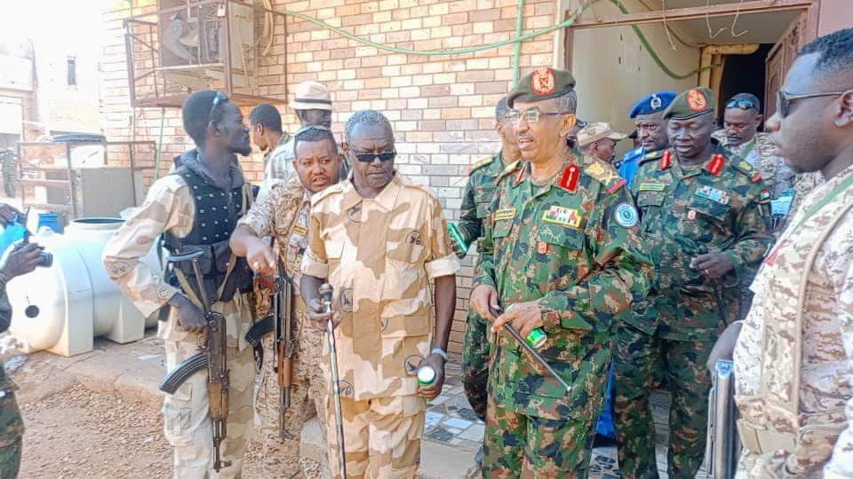 #والي_الخرطوم يتفقد الخطوط الأمامية في #بحري ويقدم مساعدات للمواطنين. 

#المليشيا_الى_زوال