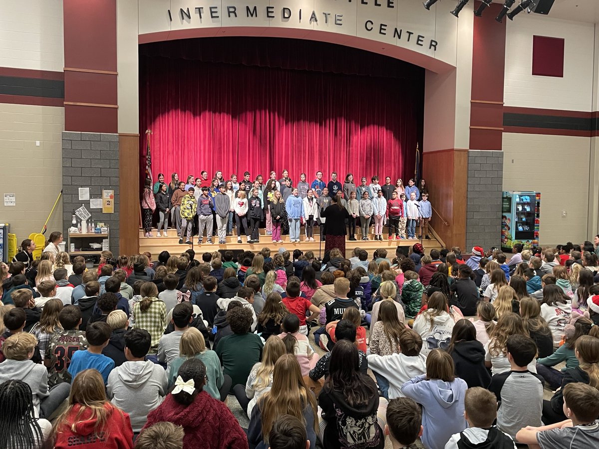 LICDaecher's tweet photo. Winter concert today! ⁦@hempfield⁩ https://t.co/VrM4uaEObF